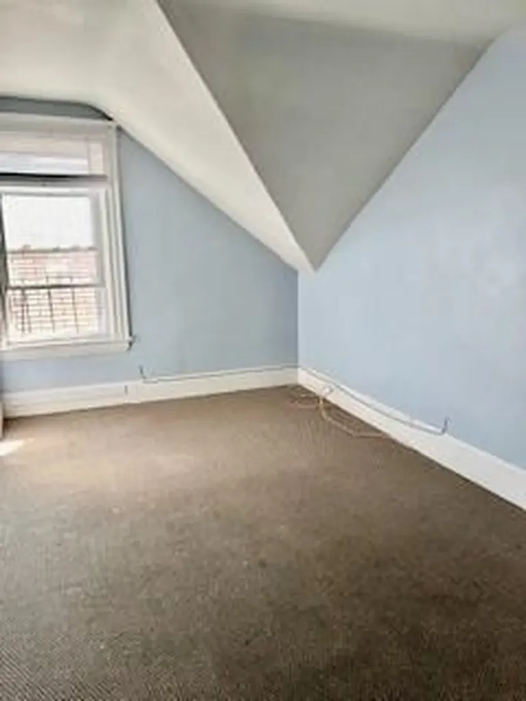 33 Ormond Street Woonsocket RI 02895