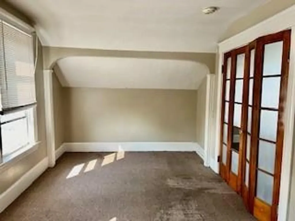 33 Ormond Street Woonsocket RI 02895