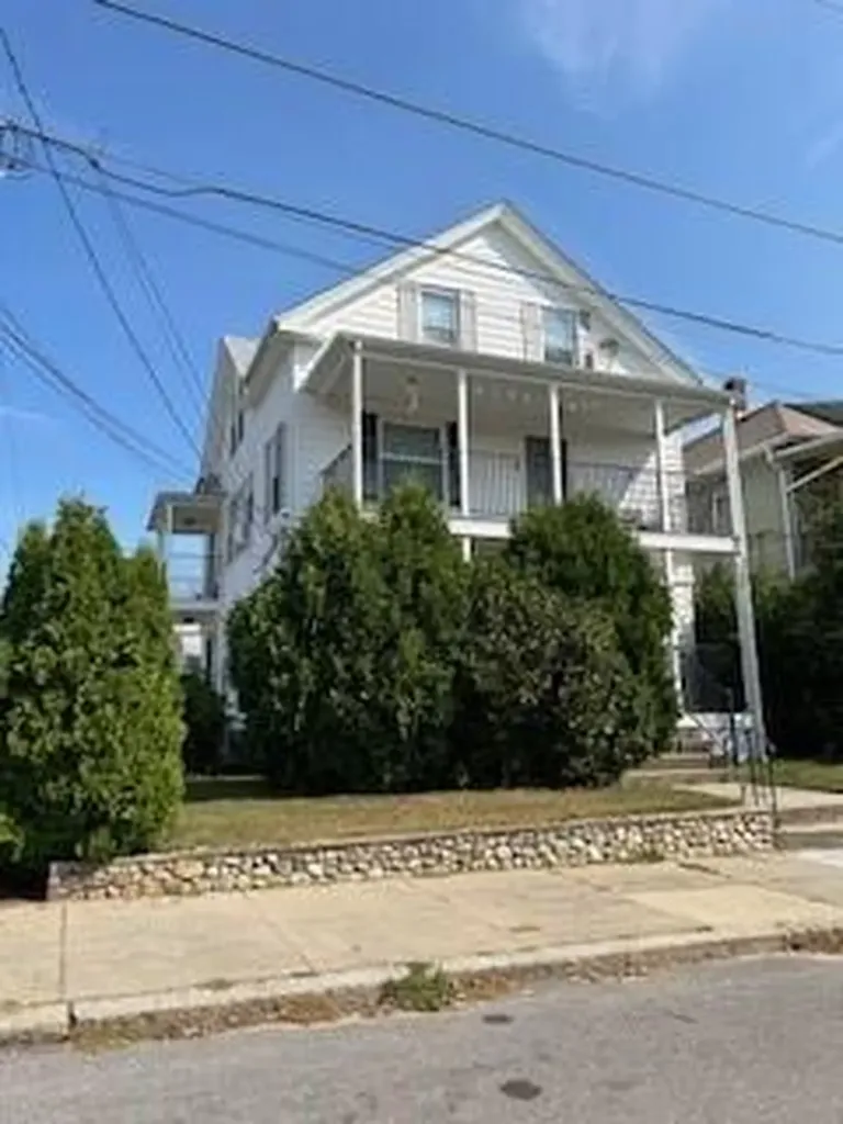 33 Ormond Street Woonsocket RI 02895
