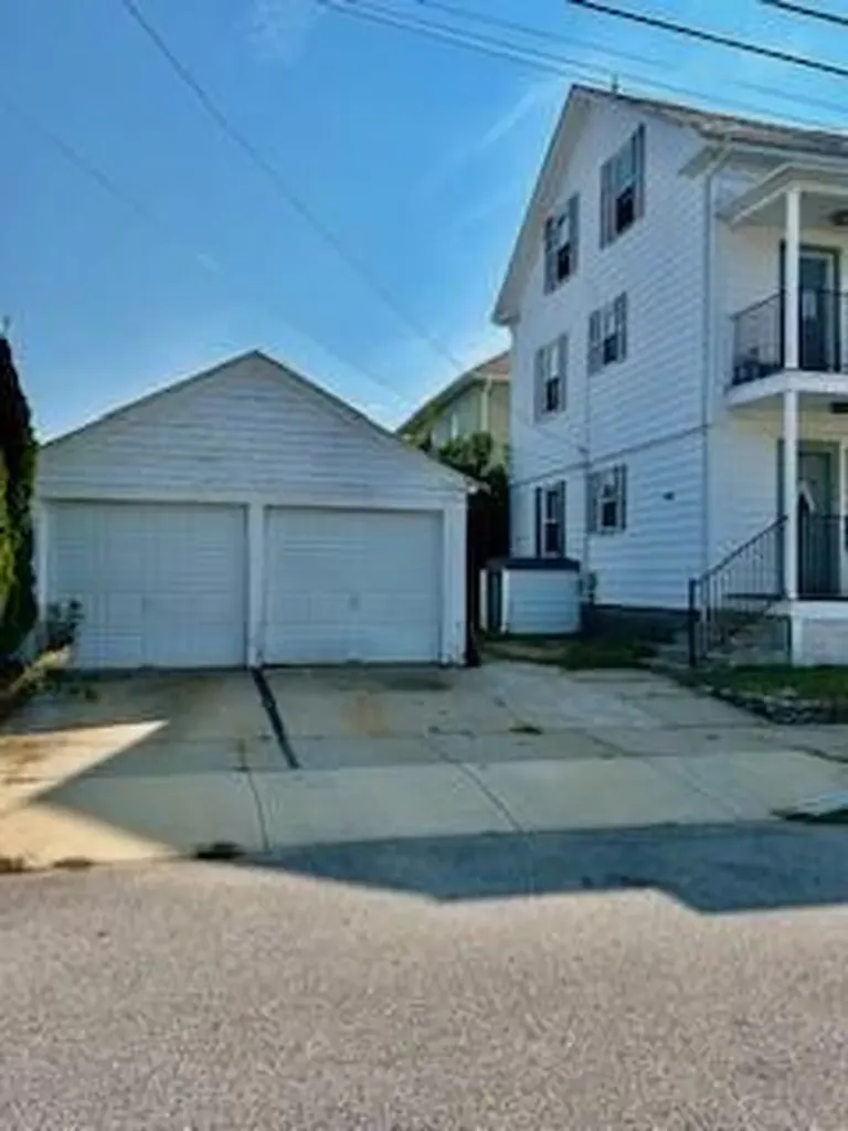 33 Ormond Street Woonsocket RI 02895