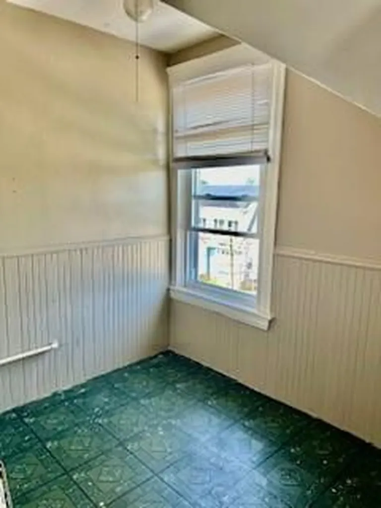 33 Ormond Street Woonsocket RI 02895