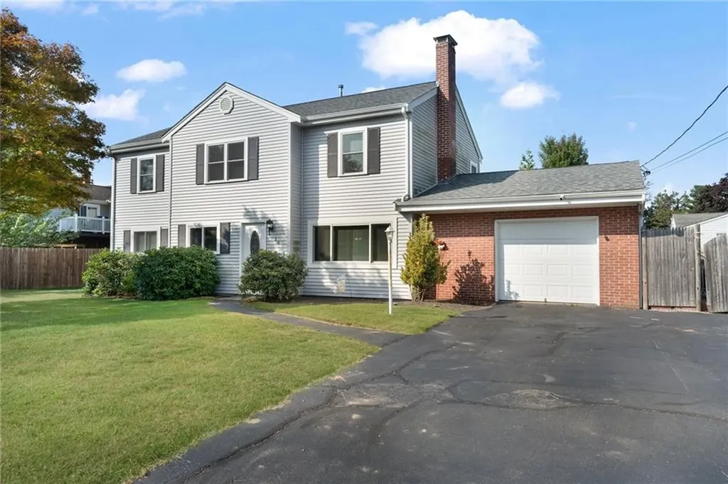 35 Shadbush Road Warwick RI 02888