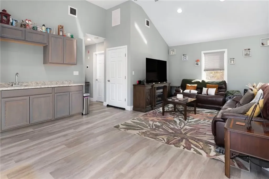 35 Shadbush Road Warwick RI 02888