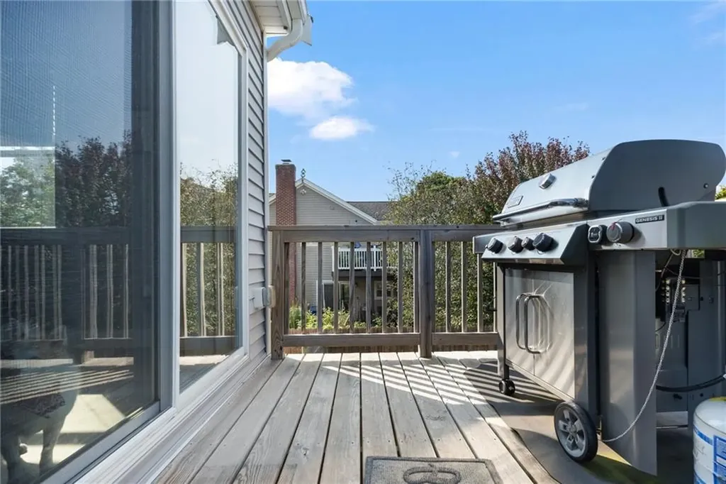 35 Shadbush Road Warwick RI 02888