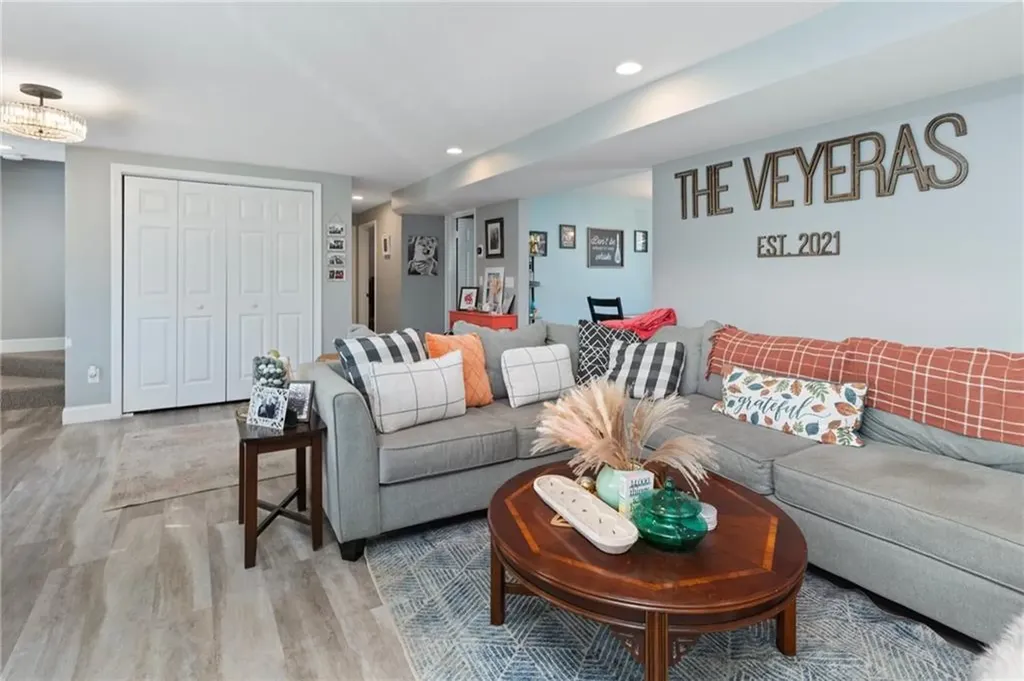 35 Shadbush Road Warwick RI 02888