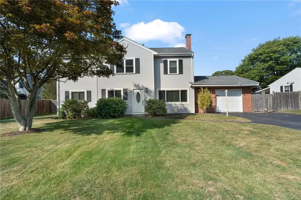 35 Shadbush Road Warwick RI 02888