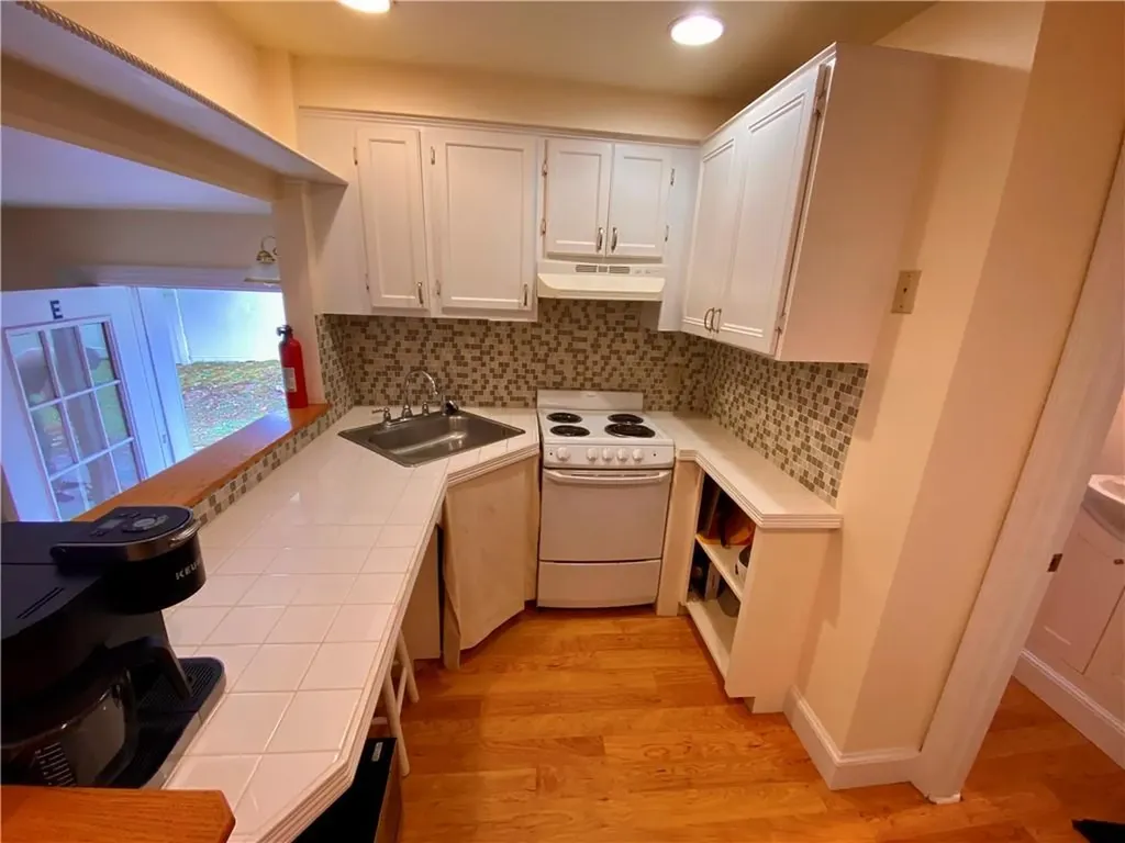 16 Clearview Avenue Portsmouth RI 02871