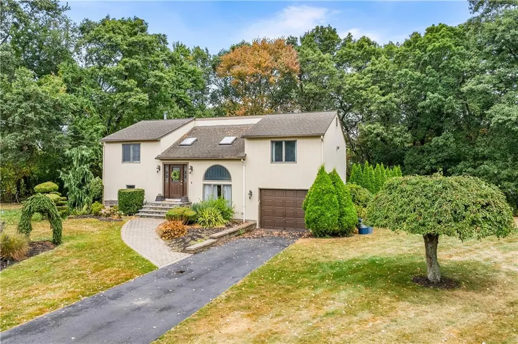 10 Robert Circle Johnston RI 02919