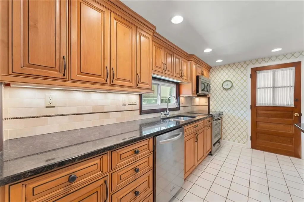 41 Thistle Drive Cranston RI 02920