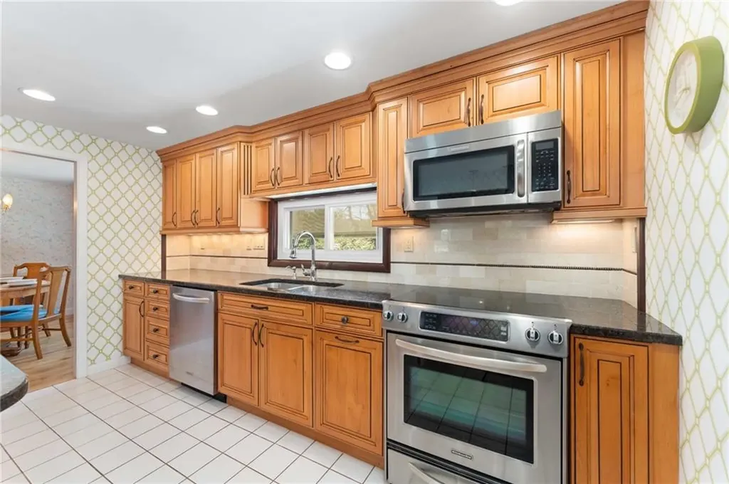 41 Thistle Drive Cranston RI 02920