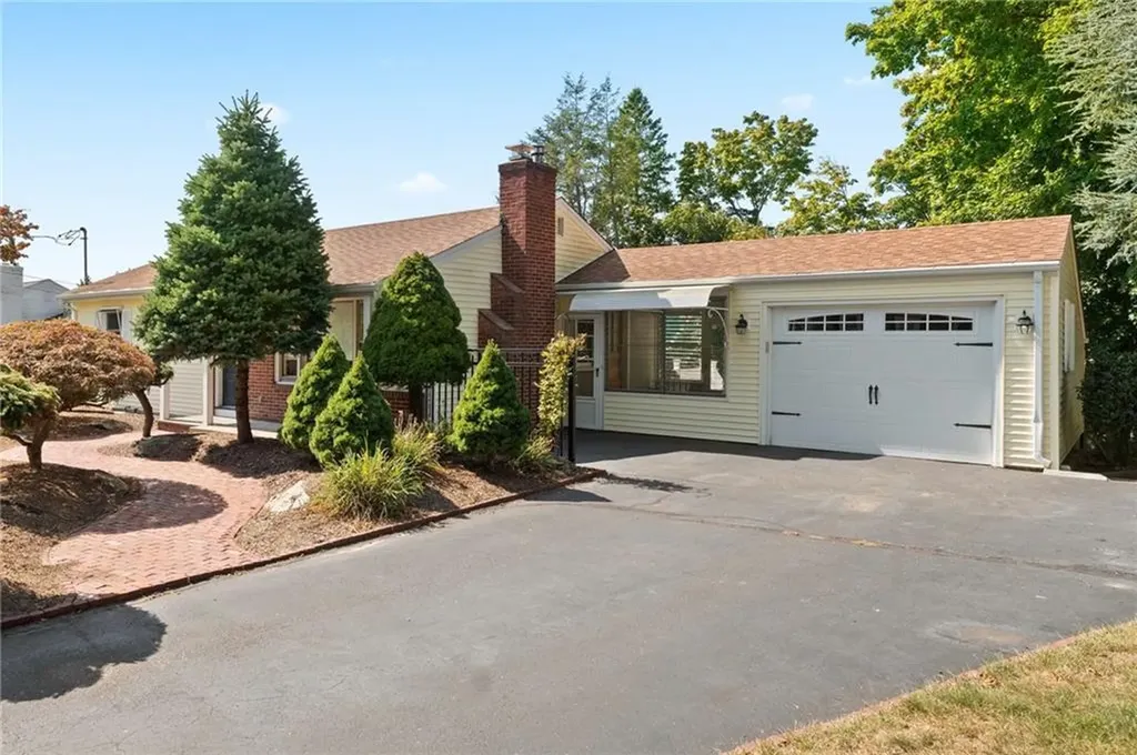 41 Thistle Drive Cranston RI 02920