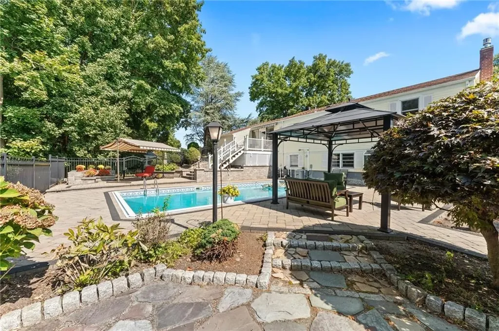 41 Thistle Drive Cranston RI 02920