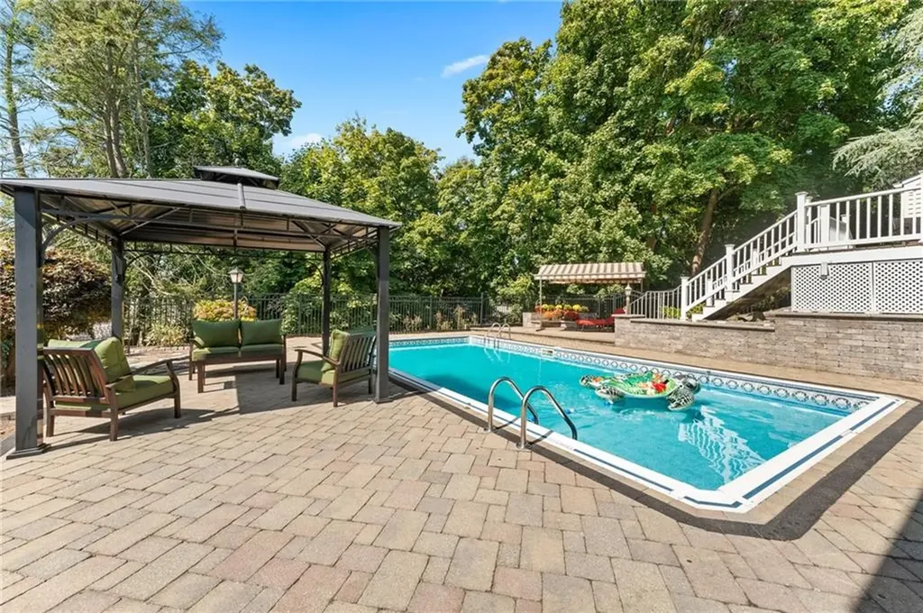 41 Thistle Drive Cranston RI 02920