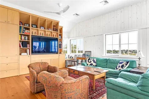 41 Conanicut Road Narragansett RI 02882