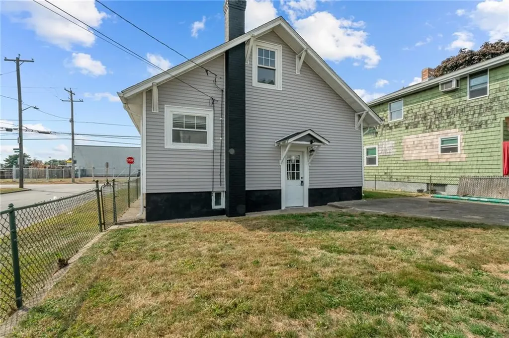 669 York Avenue Pawtucket RI 02861