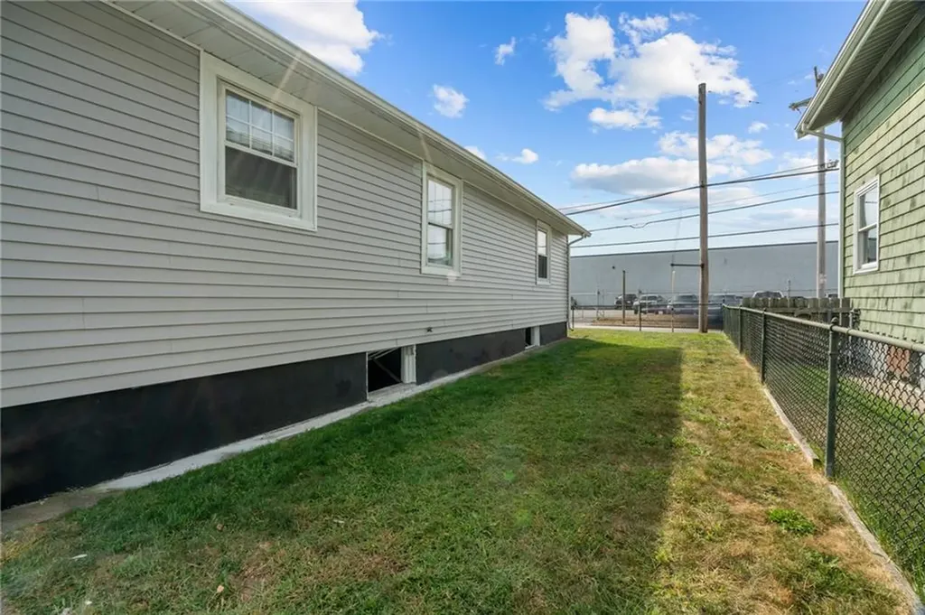 669 York Avenue Pawtucket RI 02861
