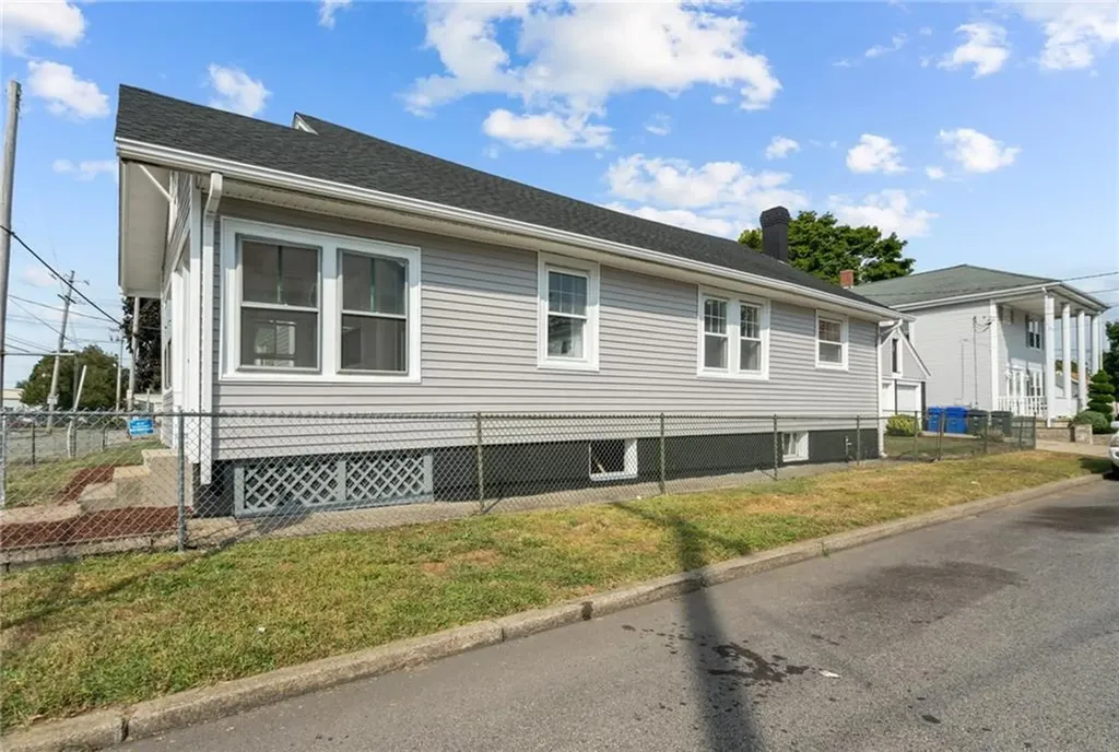 669 York Avenue Pawtucket RI 02861