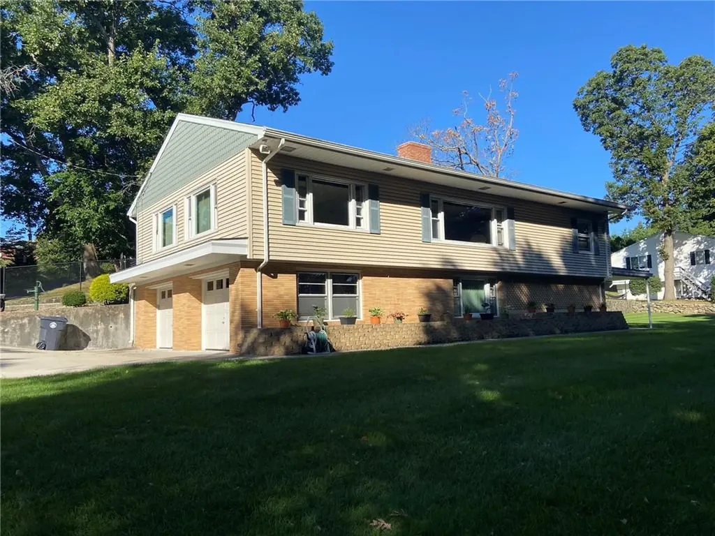 8 Fatima Drive North Providence RI 02904