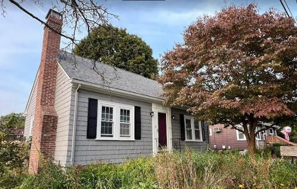 23 Peace Street Warwick RI 02888