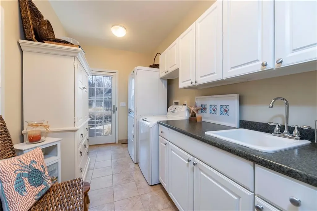 383 Ocean Road Narragansett RI 02882