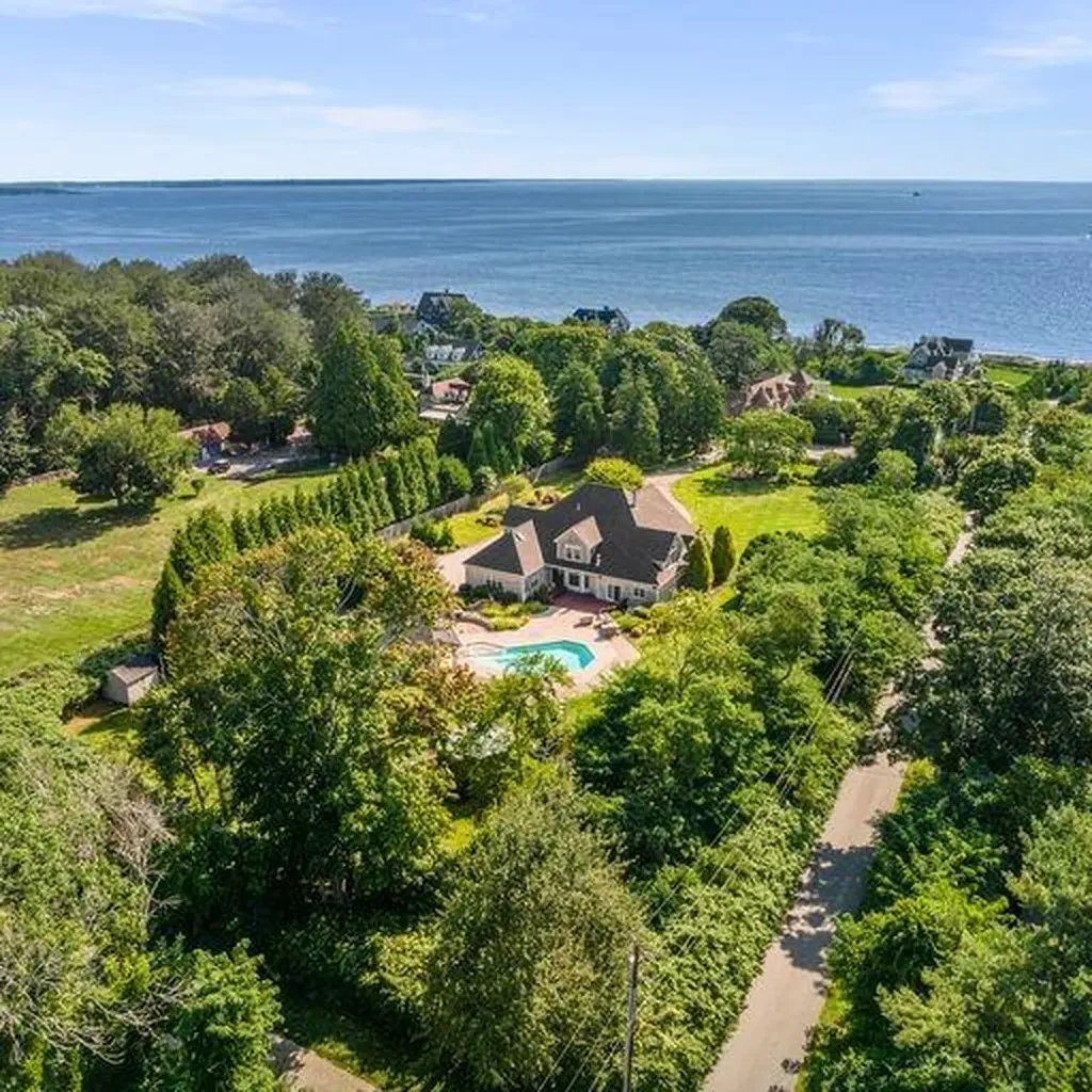 383 Ocean Road Narragansett RI 02882