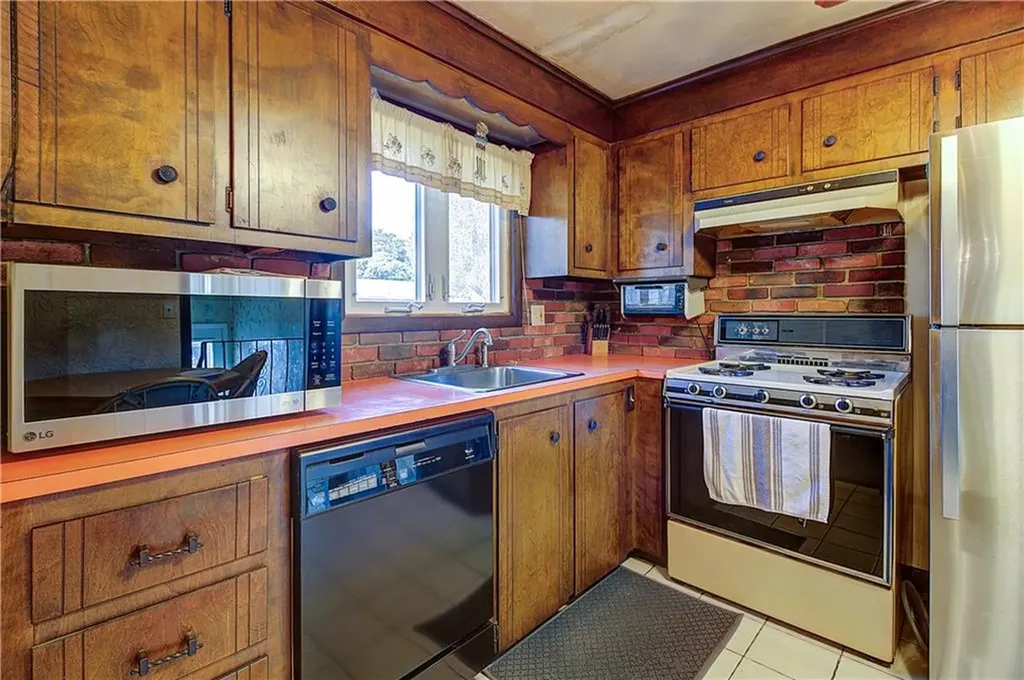 57 Pearl Avenue North Providence RI 02904