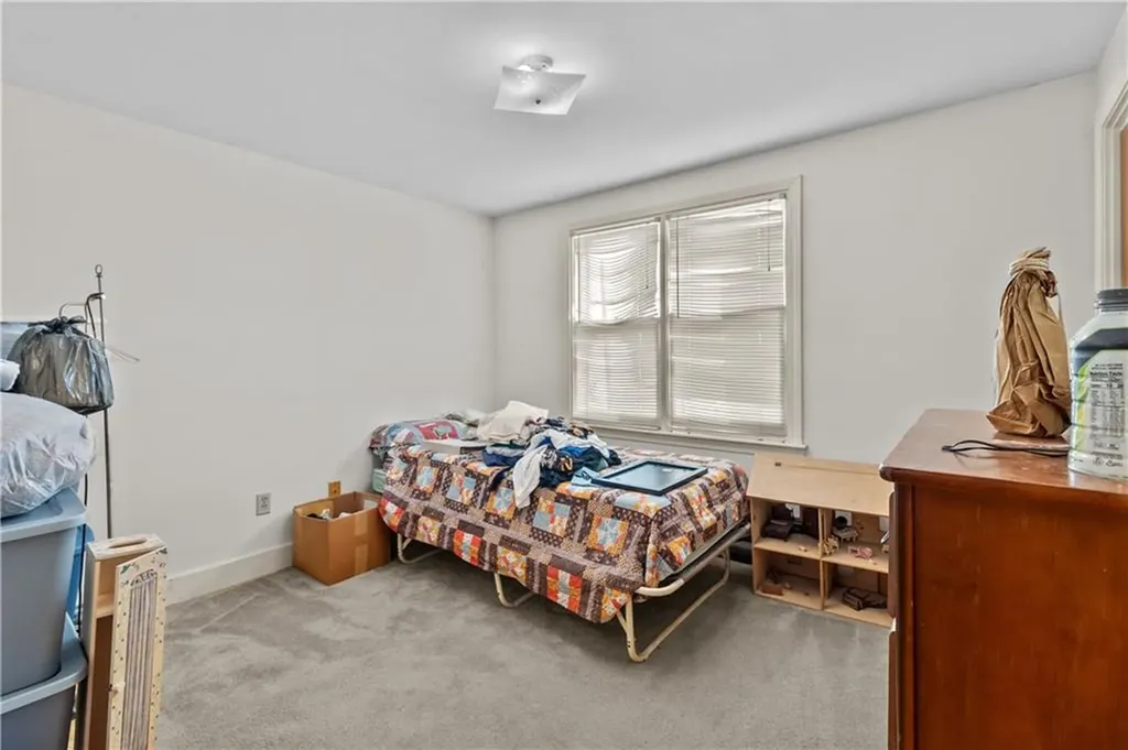 16 Race Street Middletown RI 02842