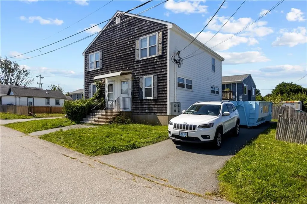 16 Race Street Middletown RI 02842