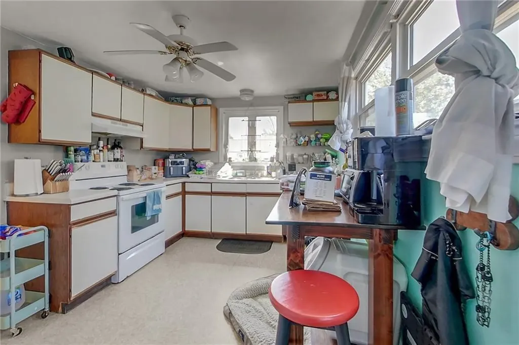 16 Race Street Middletown RI 02842