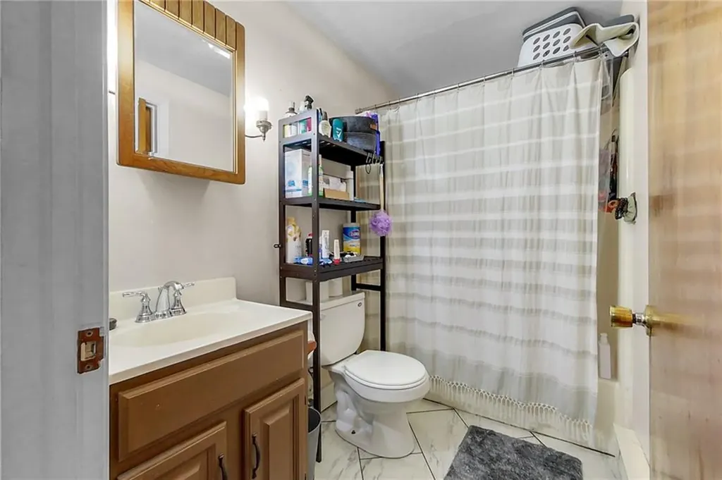 16 Race Street Middletown RI 02842
