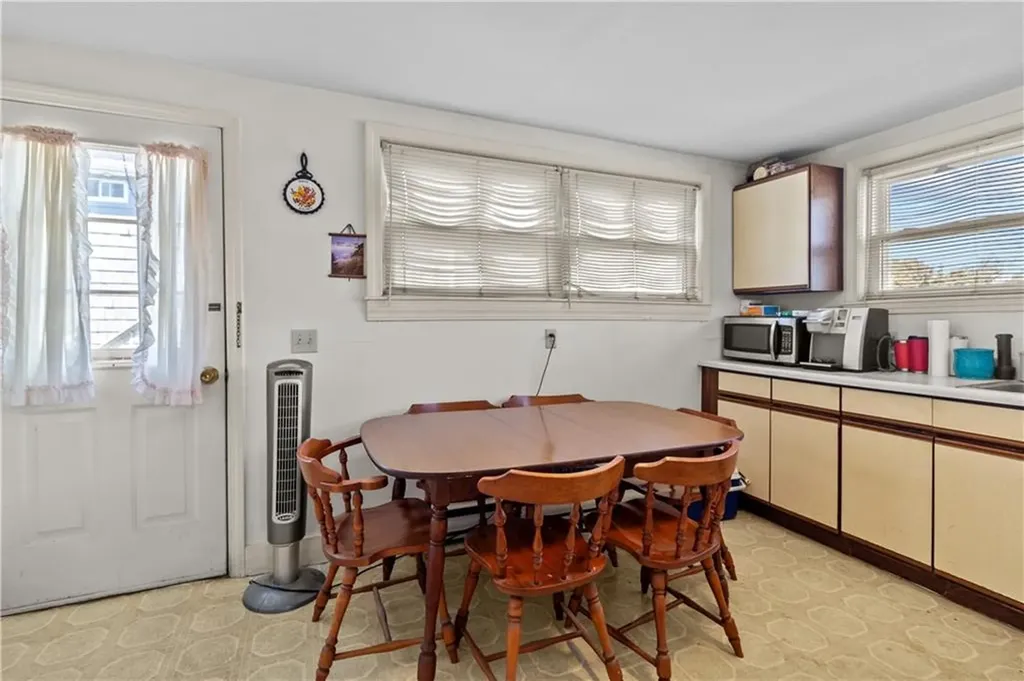 16 Race Street Middletown RI 02842