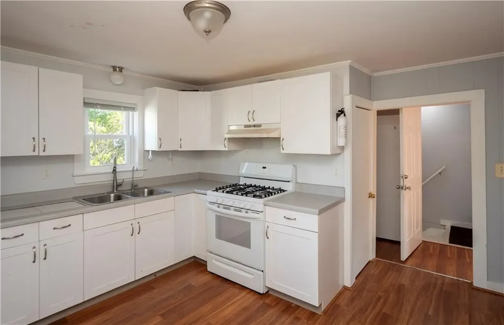 13 Carey Street Newport RI 02840