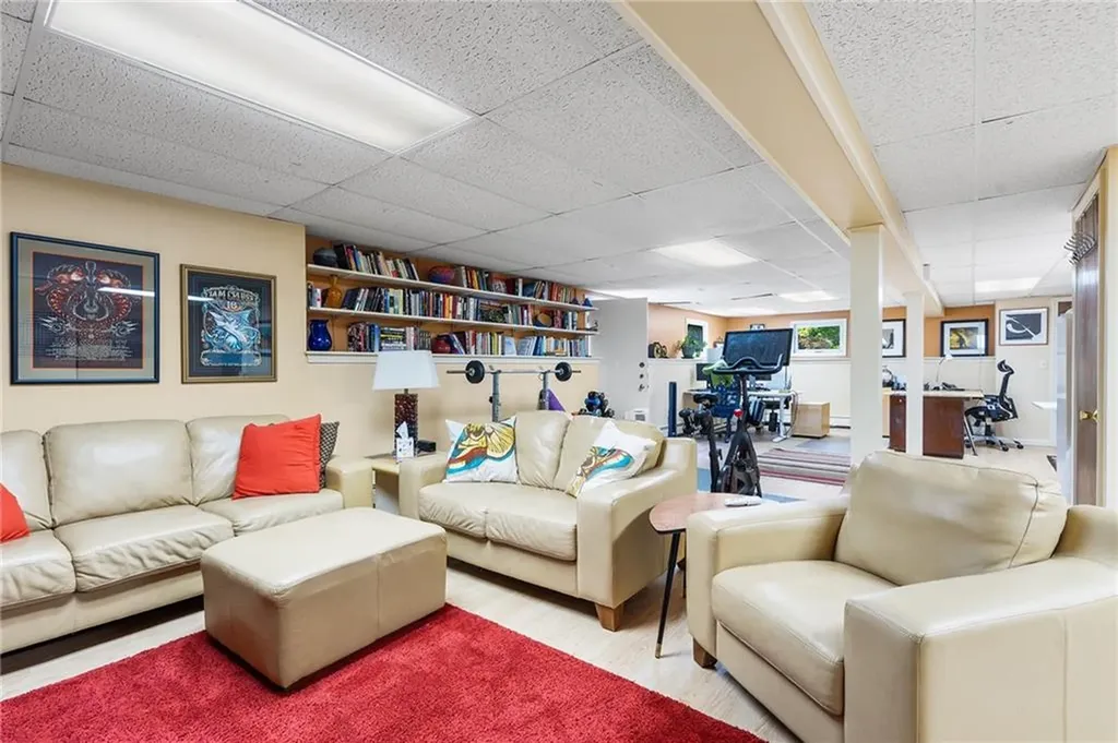 70 Mettatuxet Road Narragansett RI 02882