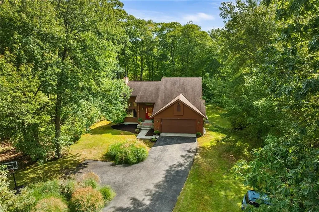 70 Mettatuxet Road Narragansett RI 02882