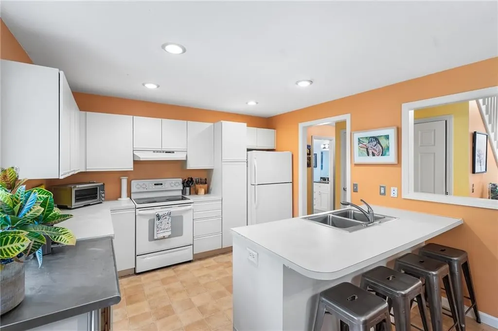 70 Mettatuxet Road Narragansett RI 02882