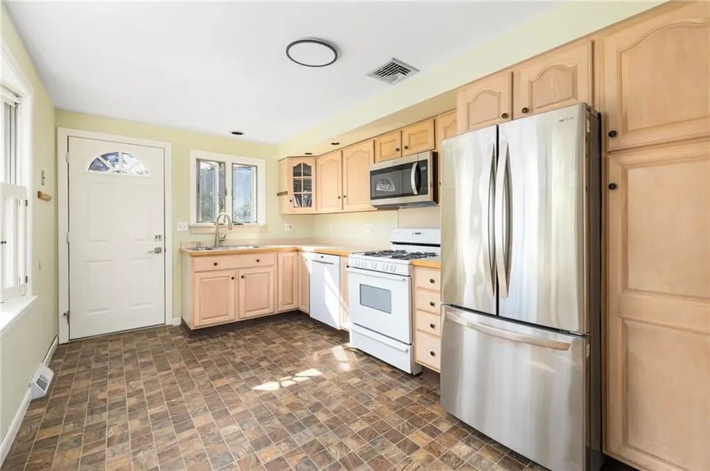 36 Wesleyan Avenue Coventry RI 02816