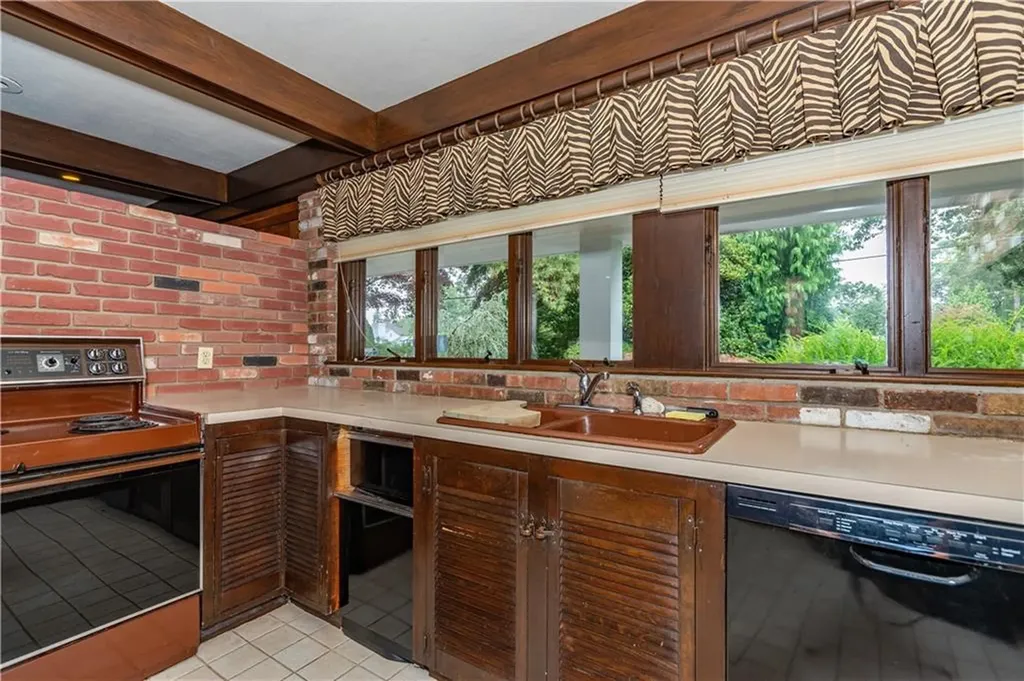16 East Hill Drive Cranston RI 02920