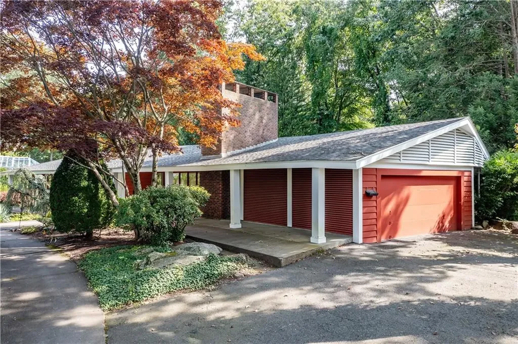 16 East Hill Drive Cranston RI 02920