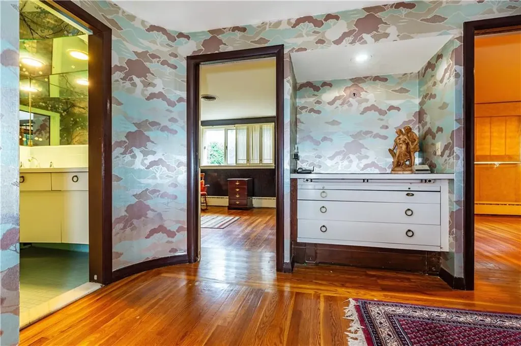 16 East Hill Drive Cranston RI 02920