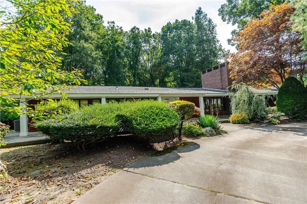 16 East Hill Drive Cranston RI 02920