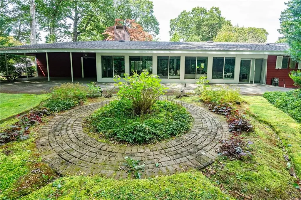 16 East Hill Drive Cranston RI 02920