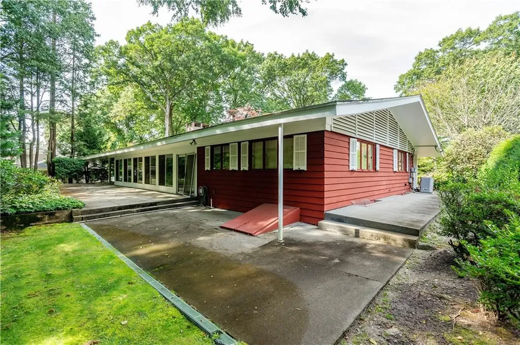 16 East Hill Drive Cranston RI 02920