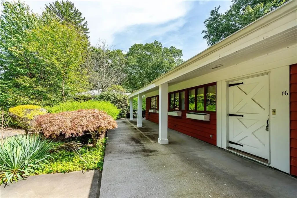 16 East Hill Drive Cranston RI 02920