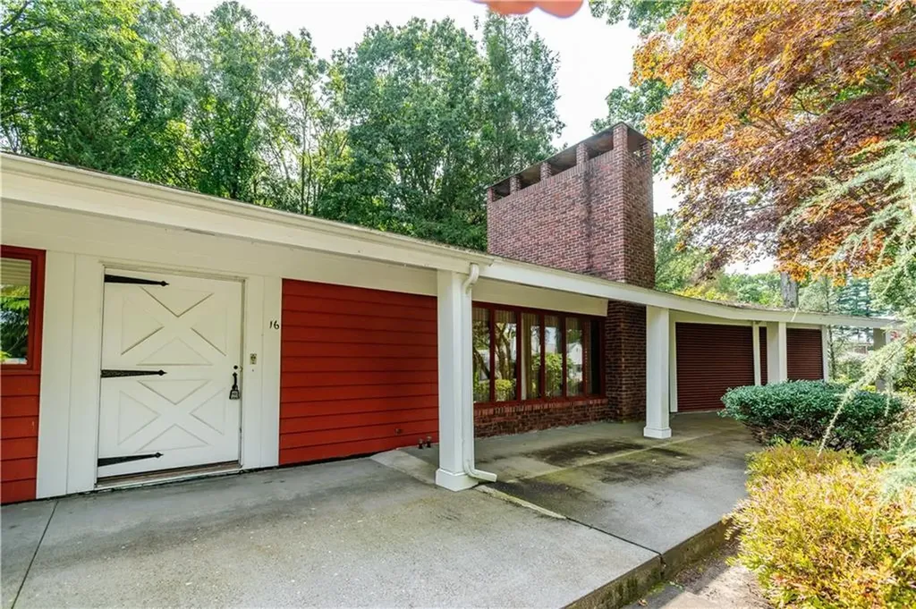 16 East Hill Drive Cranston RI 02920