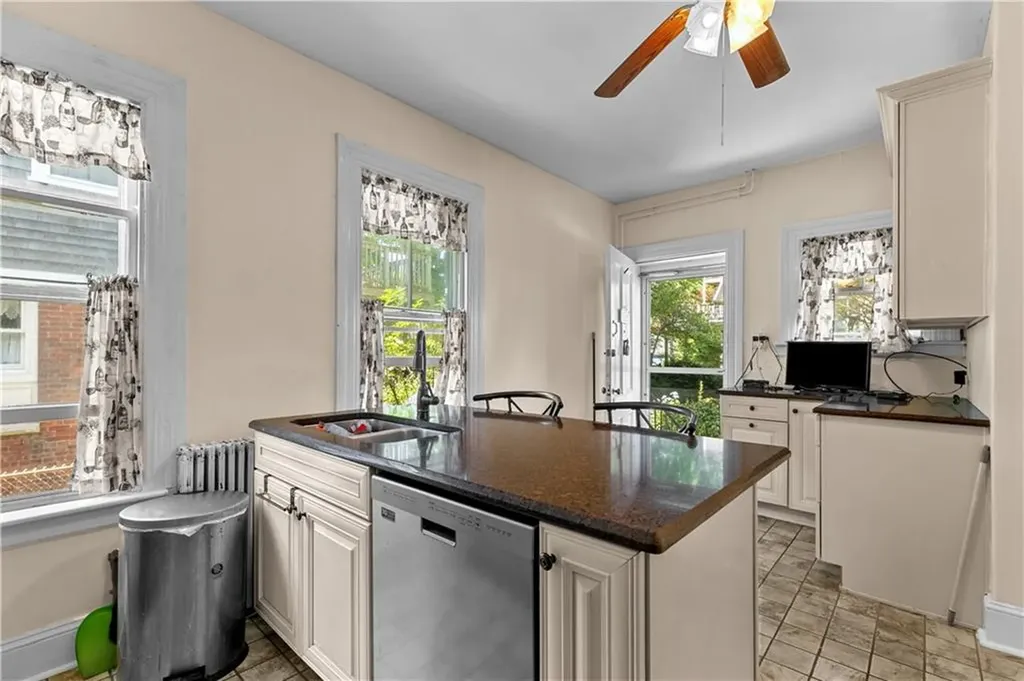 496 Broadway Newport RI 02840