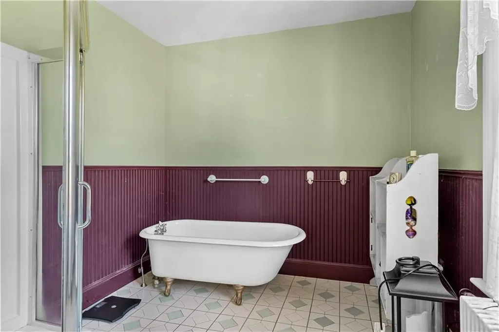 496 Broadway Newport RI 02840