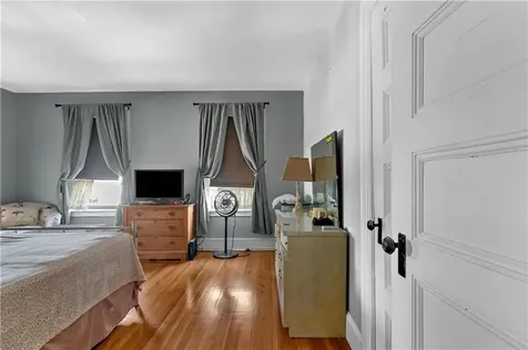 496 Broadway Newport RI 02840