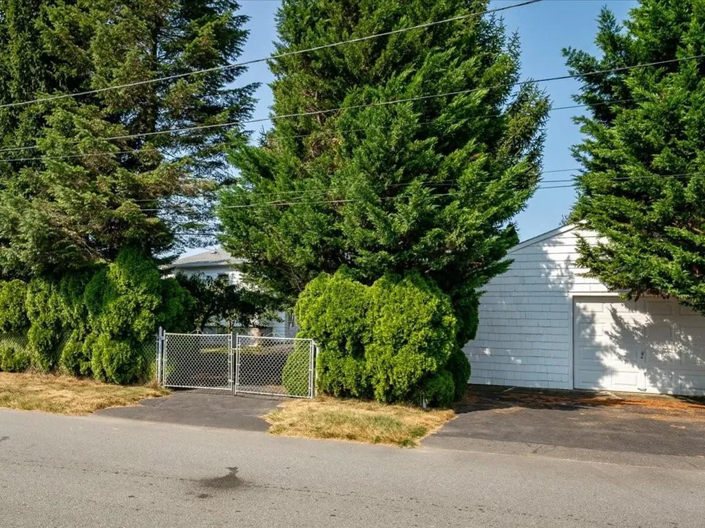192 Leonard Avenue East Providence RI 02914