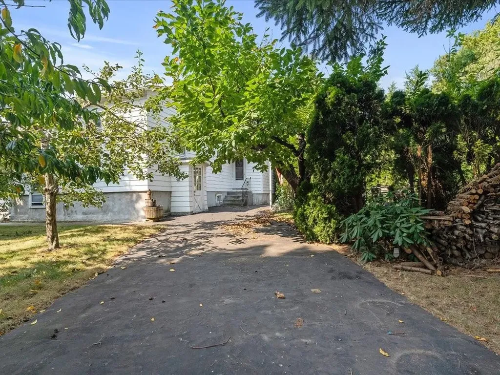 192 Leonard Avenue East Providence RI 02914