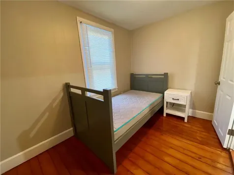 7 Guinn Court Newport RI 02840